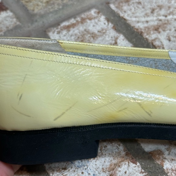 Vintage Salvatore Ferragamo Italian Yellow Patent Leather Flats Size 8 - Picture 7 of 7